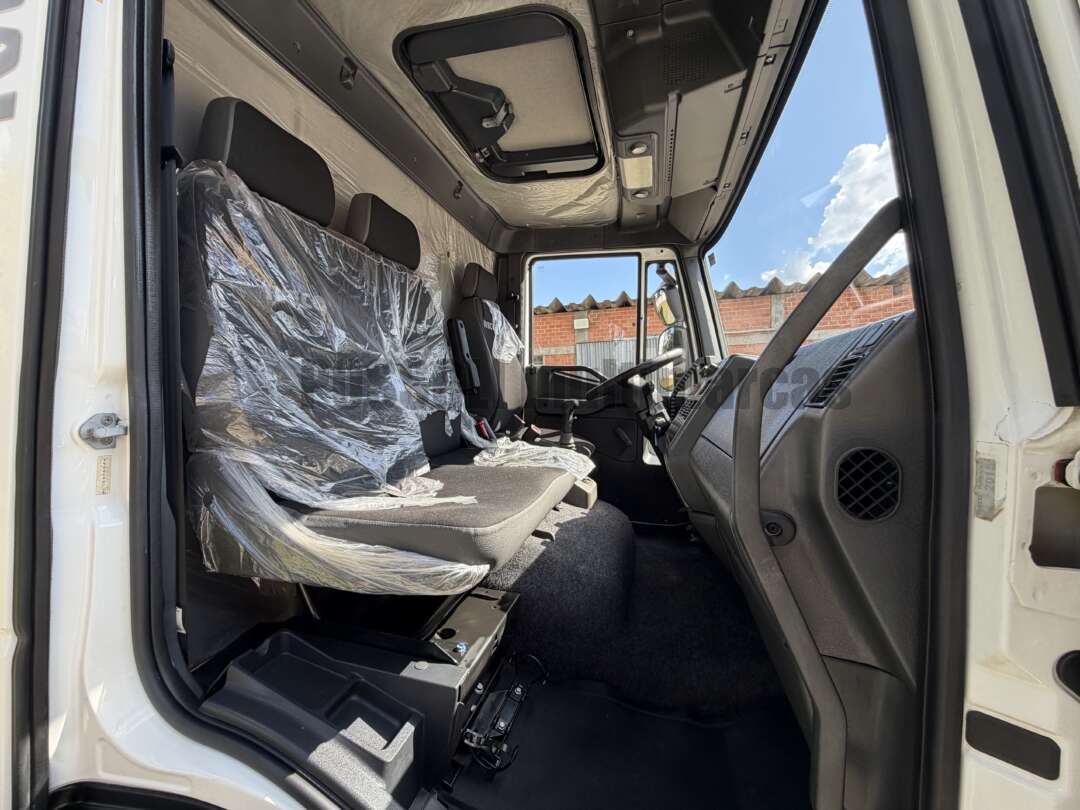 Caminhão IVECO TECTOR 240E28 Chassis ANO 2015 de Possoli Multimarcas no Paraná