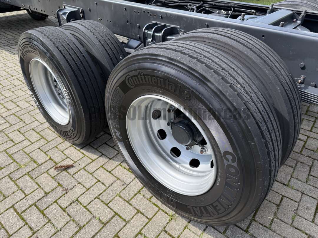 Caminhão IVECO TECTOR 240E28 Chassis ANO 2015 de Possoli Multimarcas no Paraná