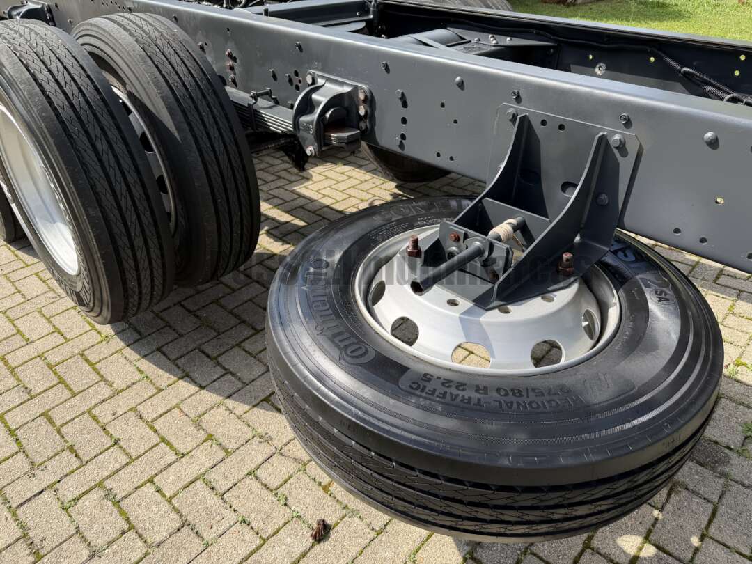 Caminhão IVECO TECTOR 240E28 Chassis ANO 2015 de Possoli Multimarcas no Paraná