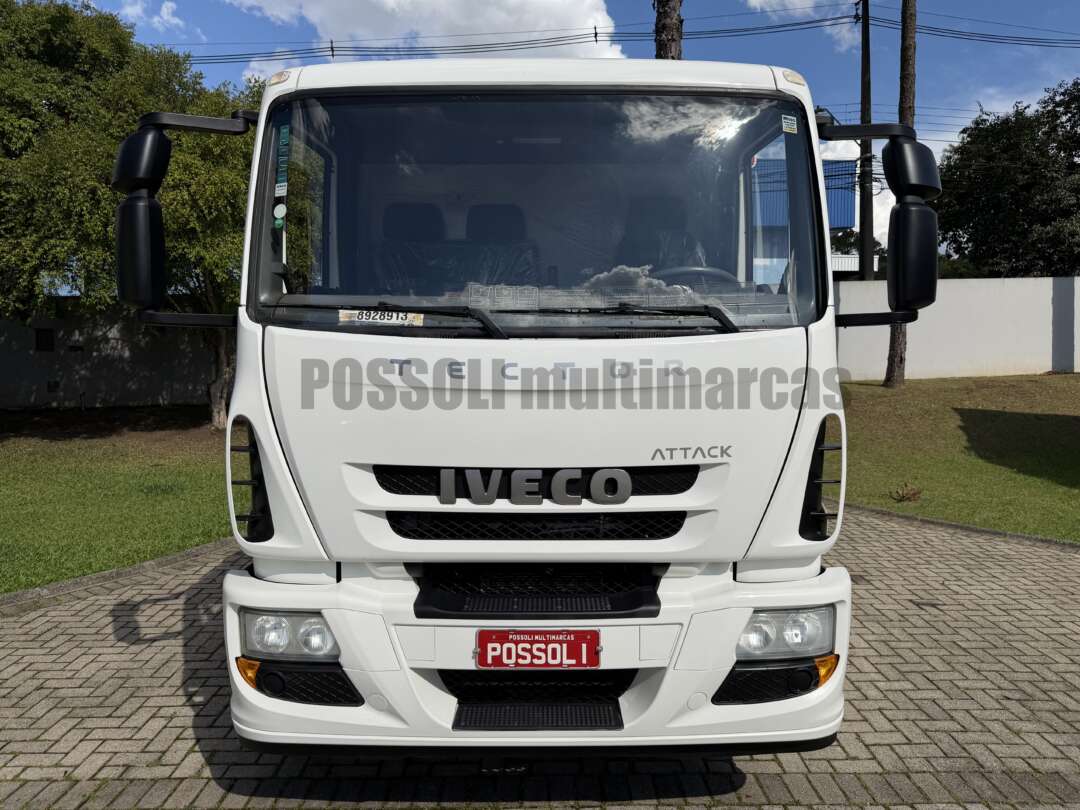 Caminhão IVECO TECTOR 240E28 Chassis ANO 2015 de Possoli Multimarcas no Paraná