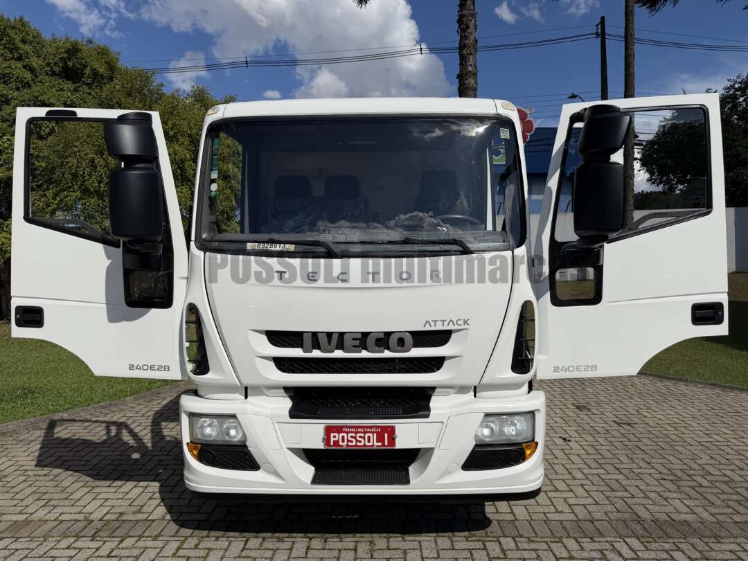 Caminhão IVECO TECTOR 240E28 Chassis ANO 2015 de Possoli Multimarcas no Paraná