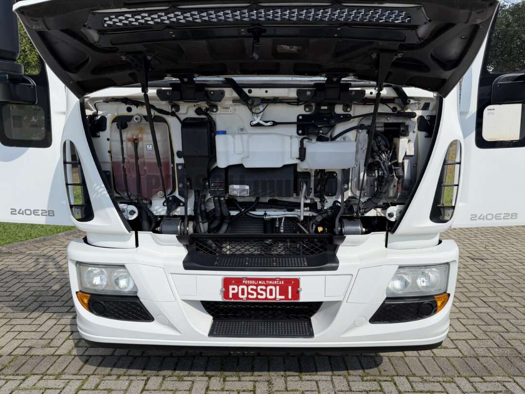 Caminhão IVECO TECTOR 240E28 Chassis ANO 2015 de Possoli Multimarcas no Paraná