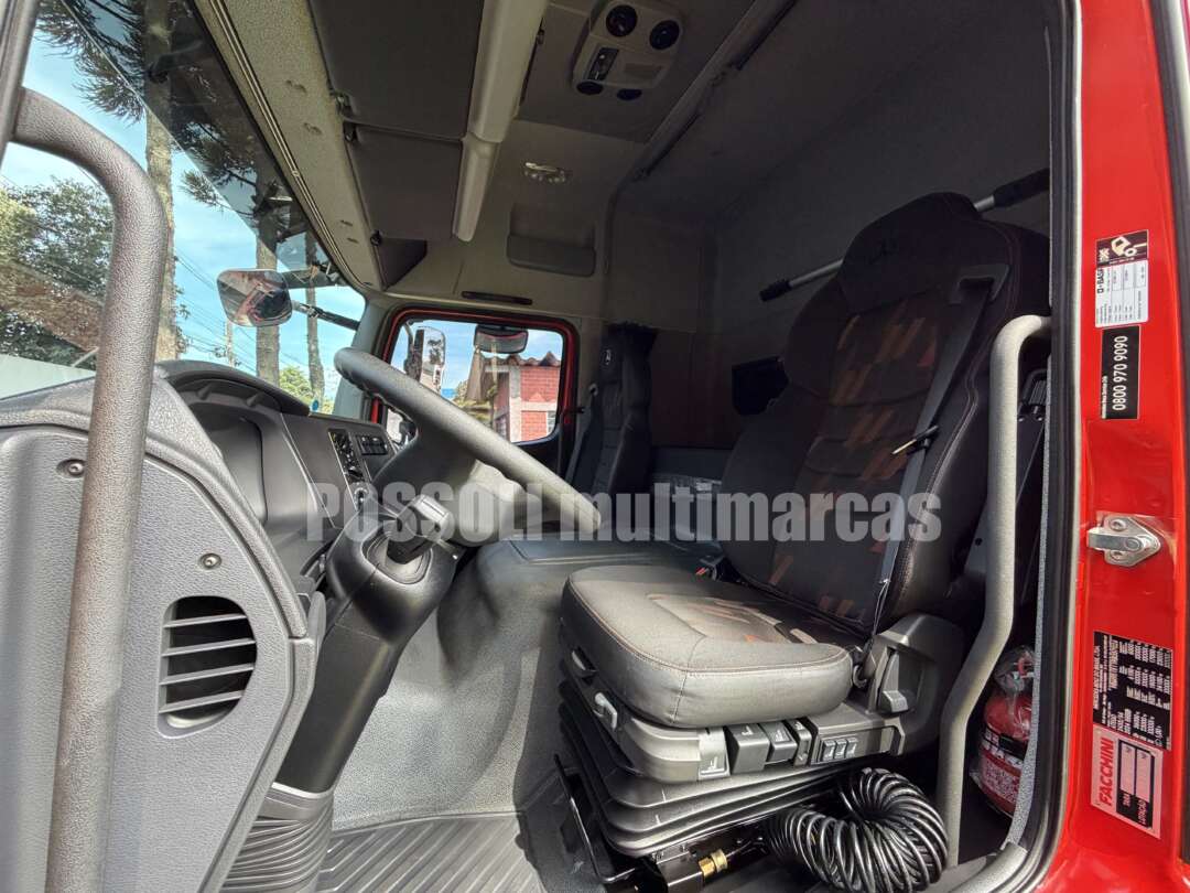 Caminhão MERCEDES BENZ MB 2433 Carga Seca ANO 2024 de Possoli Multimarcas no Paraná