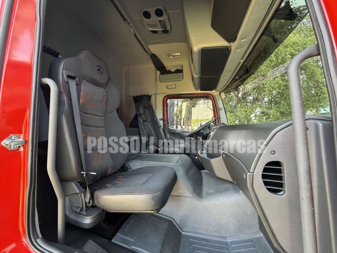 Caminhão MERCEDES BENZ MB 2433 Carga Seca ANO 2024 de Possoli Multimarcas no Paraná