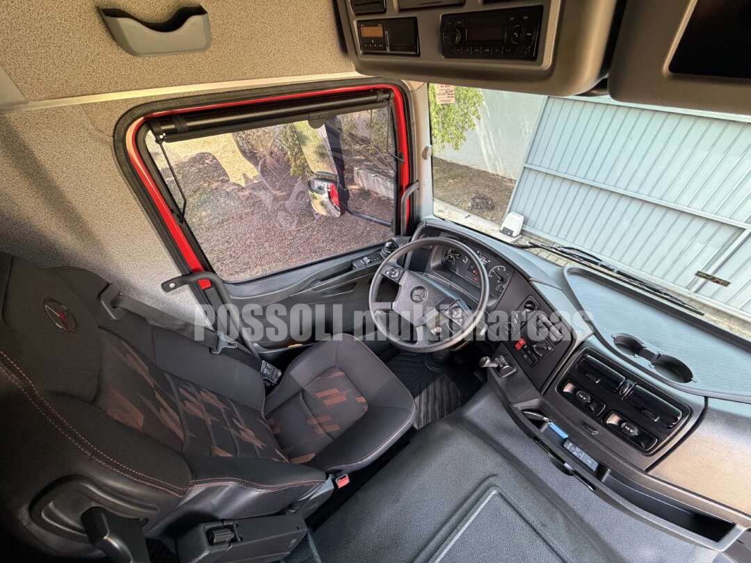 Caminhão MERCEDES BENZ MB 2433 Carga Seca ANO 2024 de Possoli Multimarcas no Paraná