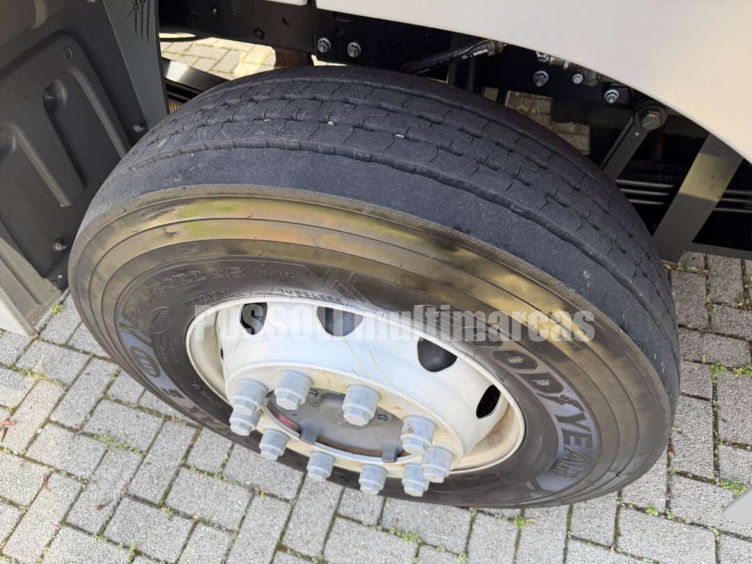 Caminhão MERCEDES BENZ MB 2433 Carga Seca ANO 2024 de Possoli Multimarcas no Paraná