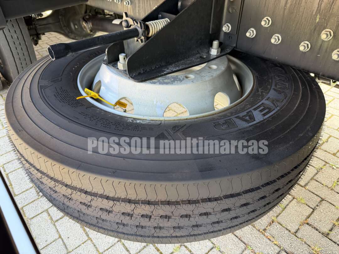Caminhão MERCEDES BENZ MB 2433 Carga Seca ANO 2024 de Possoli Multimarcas no Paraná
