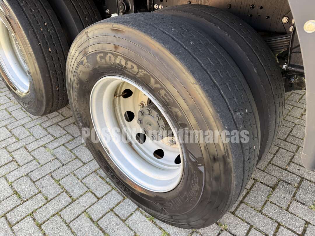 Caminhão MERCEDES BENZ MB 2433 Carga Seca ANO 2024 de Possoli Multimarcas no Paraná