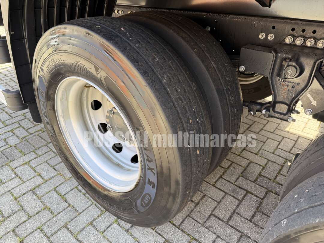 Caminhão MERCEDES BENZ MB 2433 Carga Seca ANO 2024 de Possoli Multimarcas no Paraná