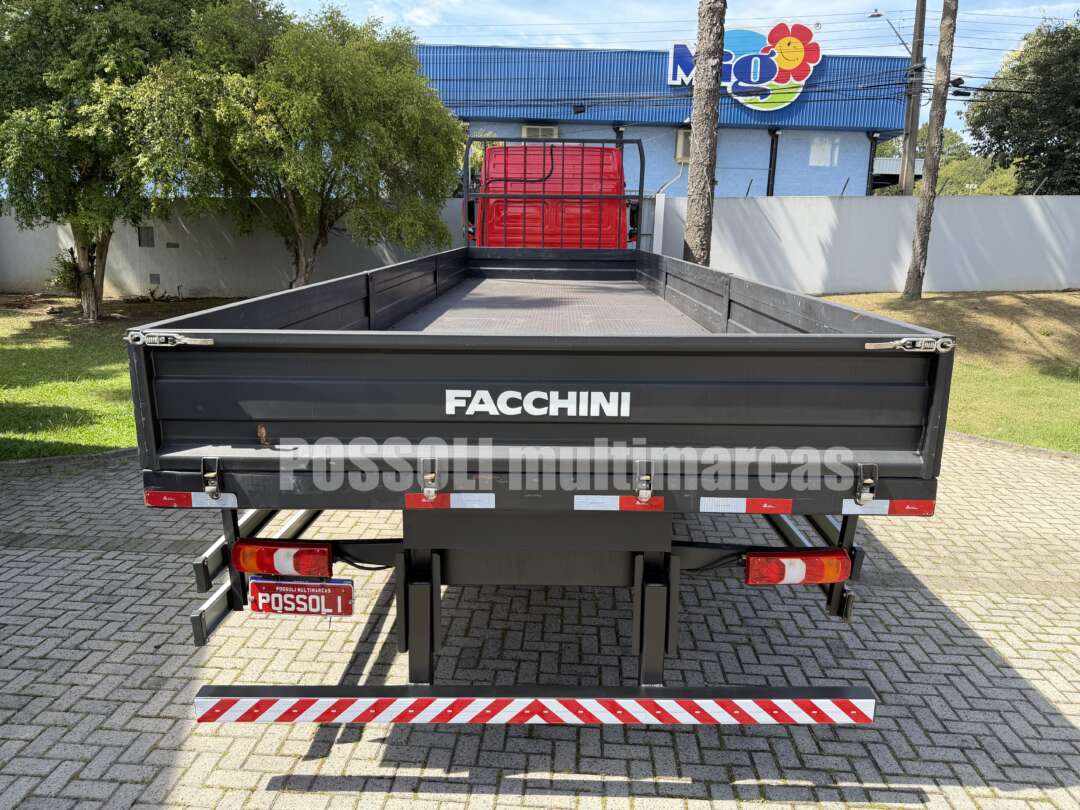 Caminhão MERCEDES BENZ MB 2433 Carga Seca ANO 2024 de Possoli Multimarcas no Paraná