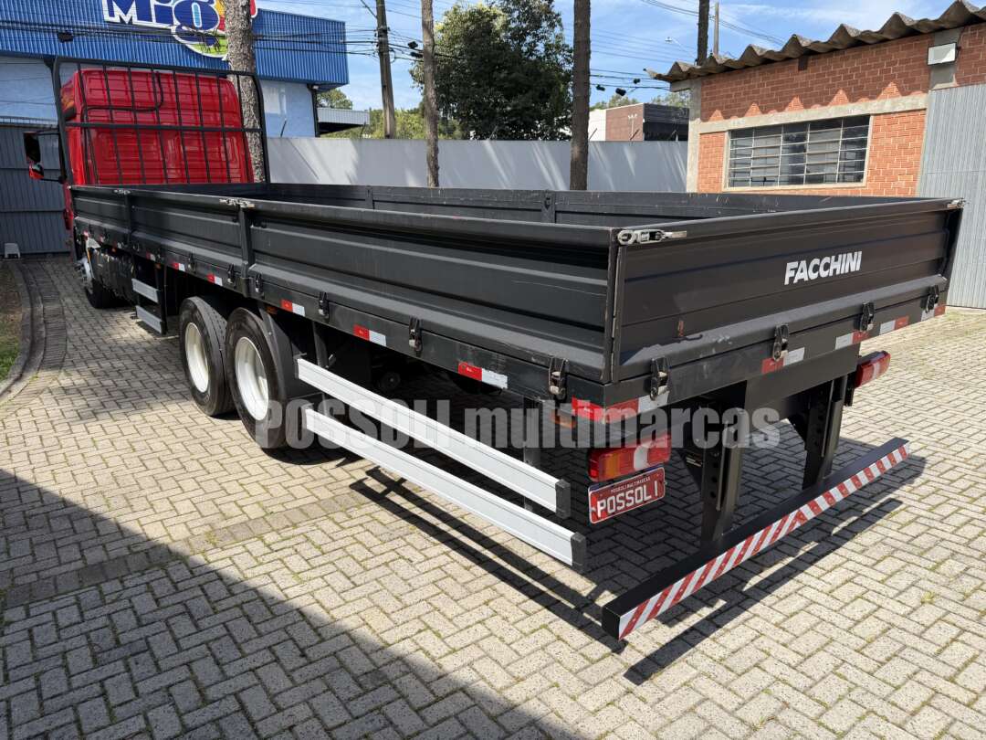 Caminhão MERCEDES BENZ MB 2433 Carga Seca ANO 2024 de Possoli Multimarcas no Paraná