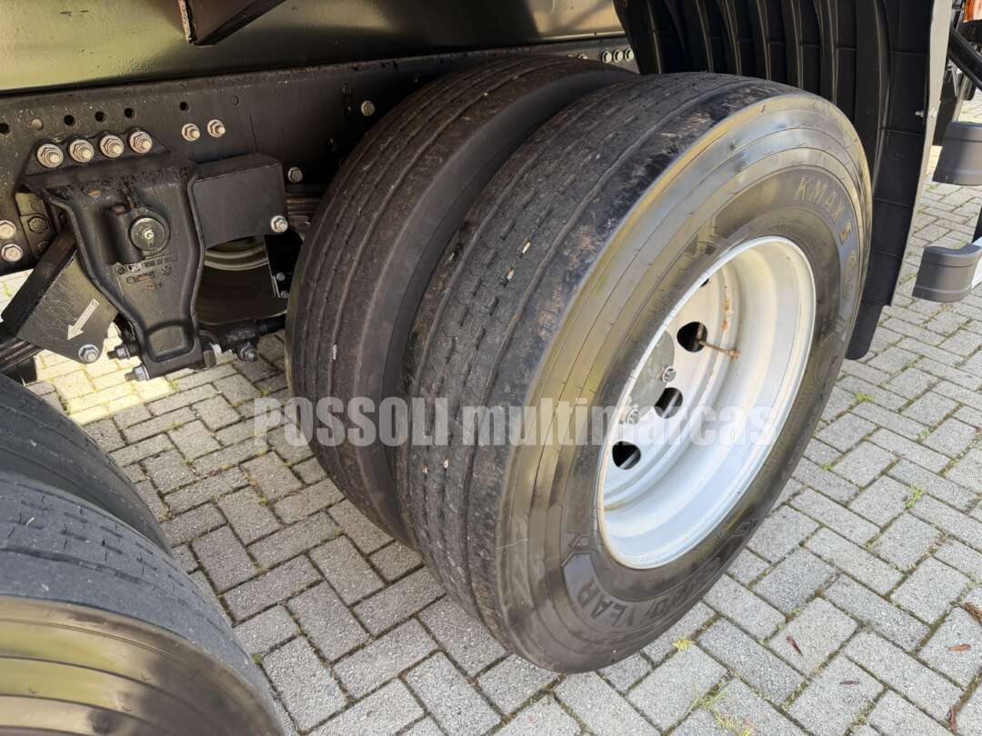 Caminhão MERCEDES BENZ MB 2433 Carga Seca ANO 2024 de Possoli Multimarcas no Paraná