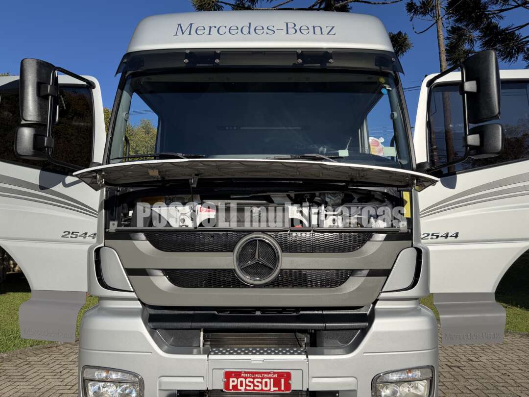 Caminhão MERCEDES BENZ MB 2544 Cavalo Mecânico ANO 2021 de Possoli Multimarcas no Paraná