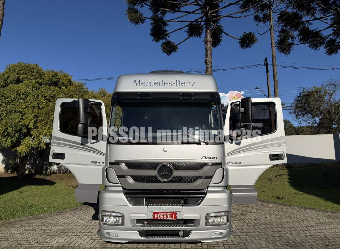 Caminhão MERCEDES BENZ MB 2544 Cavalo Mecânico ANO 2021 de Possoli Multimarcas no Paraná