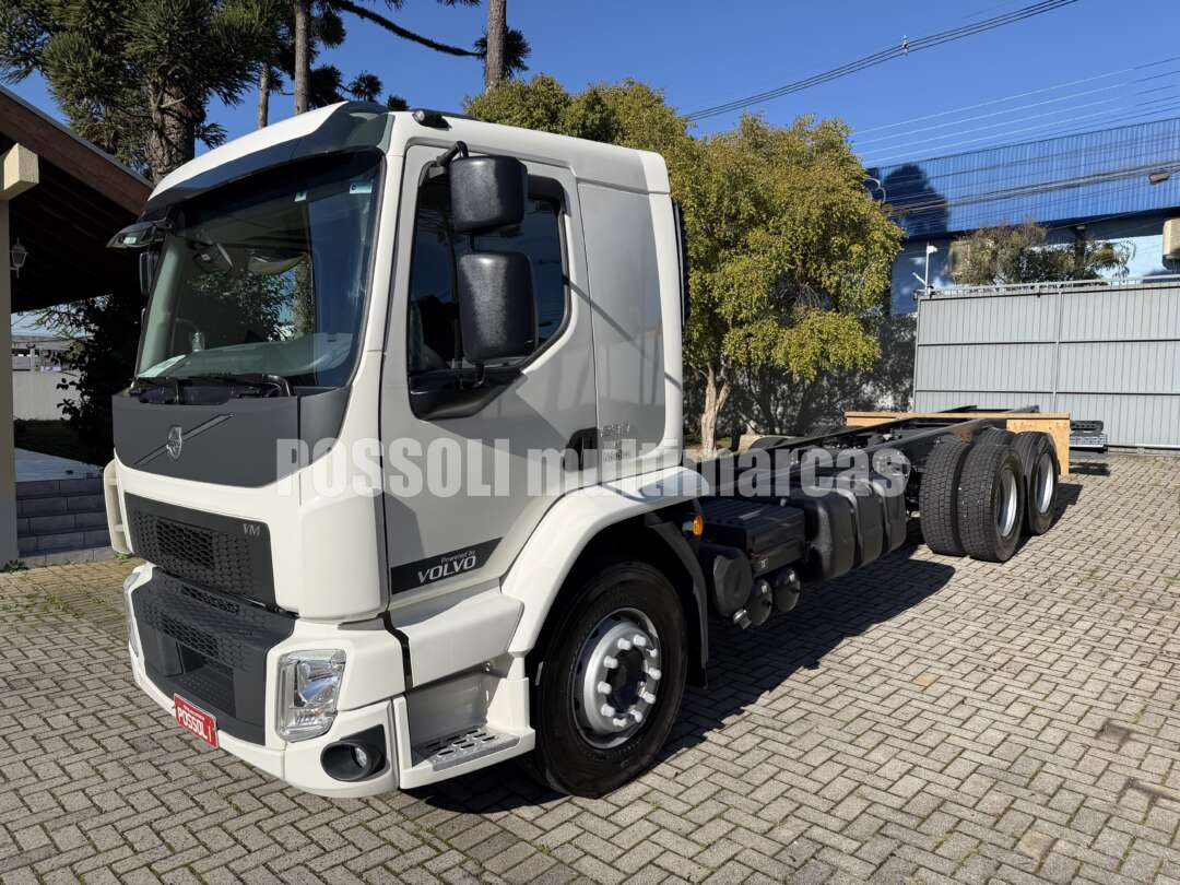 Caminhão VOLVO VM 290 MAX Chassis ANO 2024 de Possoli Multimarcas no Paraná