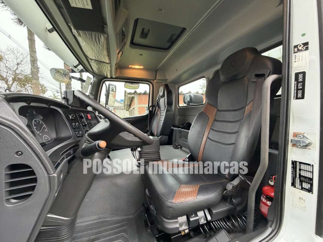 Caminhão MERCEDES BENZ MB 3131 Caçamba Basculante ANO 2022 de Possoli Multimarcas no Paraná