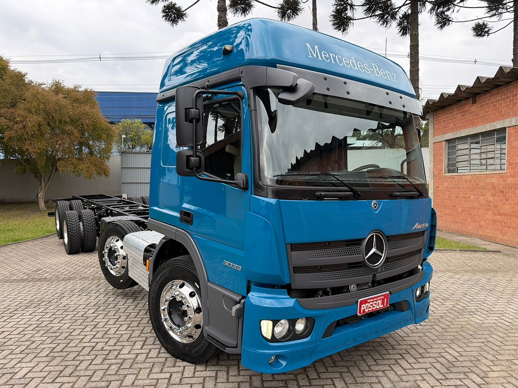 MB ATEGO 3033 8X2 2024/2025 191.558 KM ORIGINAL BI-TRUCK (8X2) CHASSIS 12 PNEUS NOVOS X-BRI de Possoli Multimarcas no Paraná