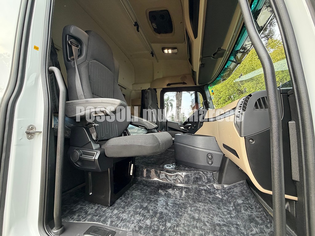 Caminhão MERCEDES BENZ MB 2548 Cavalo Mecânico ANO 2022 de Possoli Multimarcas no Paraná