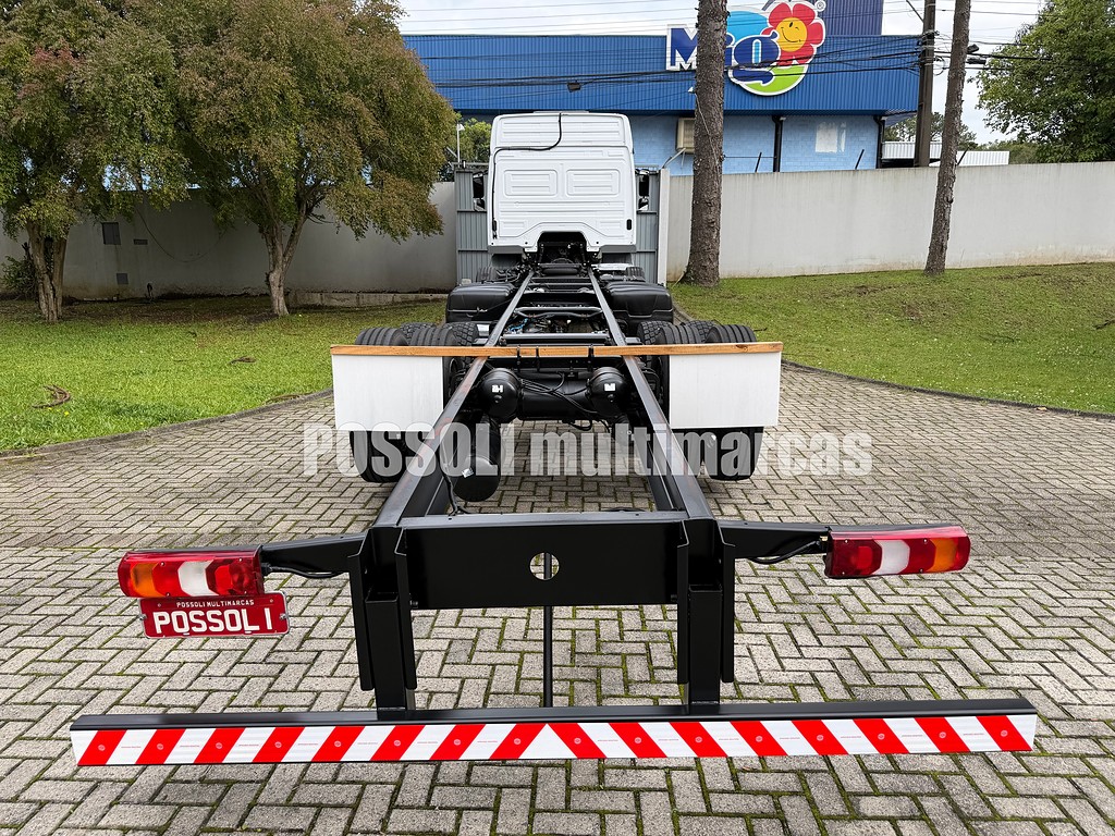 Caminhão MERCEDES BENZ MB 3033 Chassis ANO 2024 de Possoli Multimarcas no Paraná