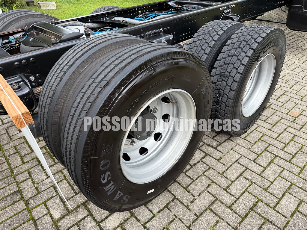 Caminhão MERCEDES BENZ MB 3033 Chassis ANO 2024 de Possoli Multimarcas no Paraná