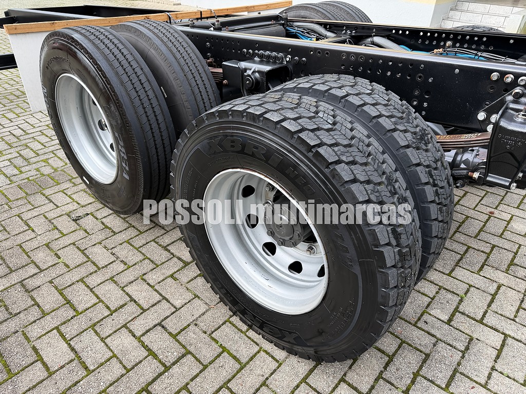 Caminhão MERCEDES BENZ MB 3033 Chassis ANO 2024 de Possoli Multimarcas no Paraná