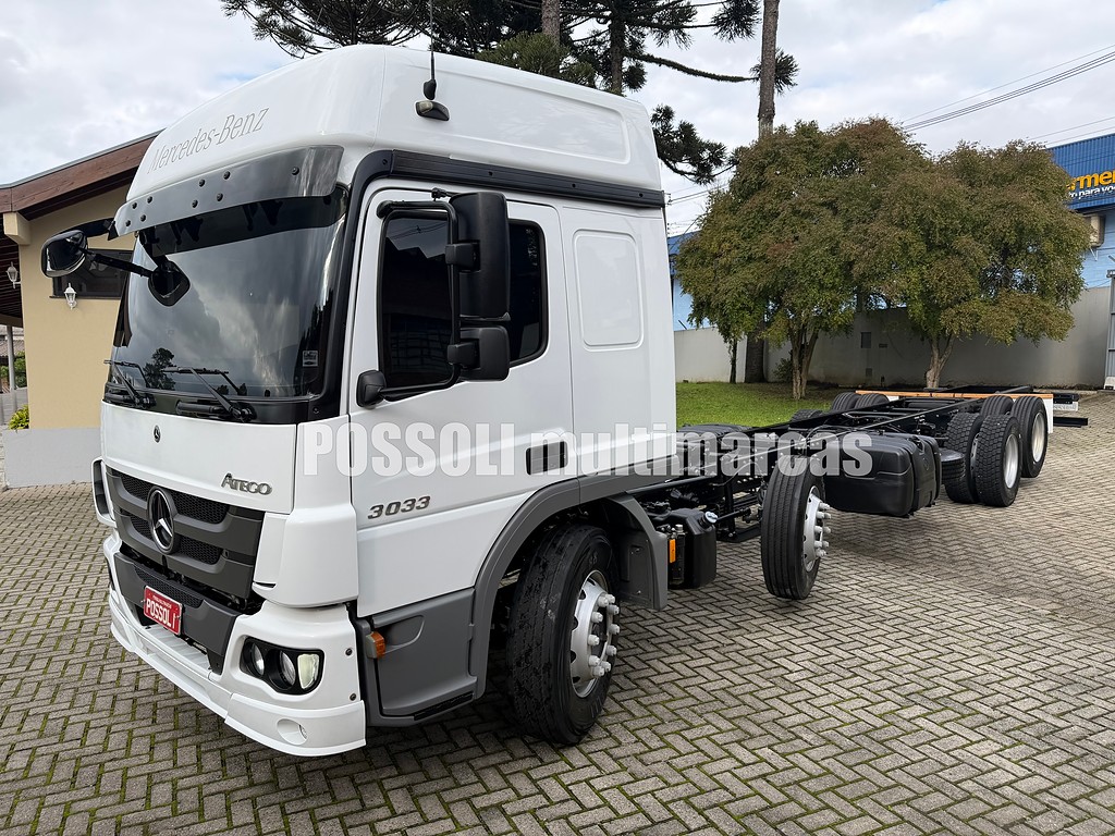 Caminhão MERCEDES BENZ MB 3033 Chassis ANO 2024 de Possoli Multimarcas no Paraná