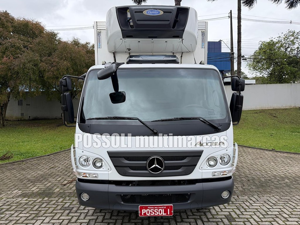 Caminhão MERCEDES BENZ MB 1317 Baú Frigorífico ANO 2025 de Possoli Multimarcas no Paraná