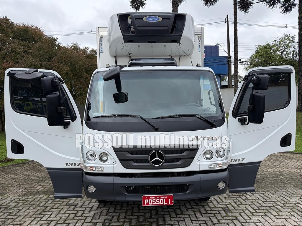 Caminhão MERCEDES BENZ MB 1317 Baú Frigorífico ANO 2025 de Possoli Multimarcas no Paraná