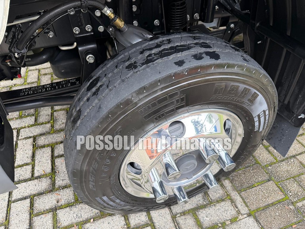 Caminhão MERCEDES BENZ MB 1317 Baú Frigorífico ANO 2025 de Possoli Multimarcas no Paraná