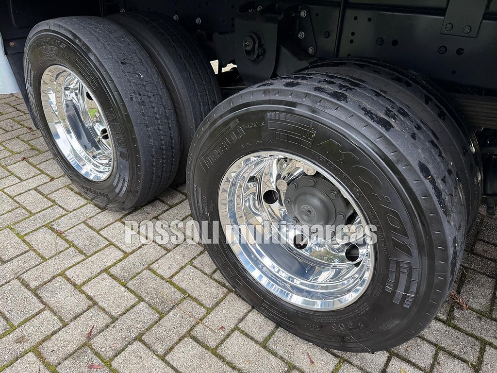 Caminhão MERCEDES BENZ MB 1317 Baú Frigorífico ANO 2025 de Possoli Multimarcas no Paraná