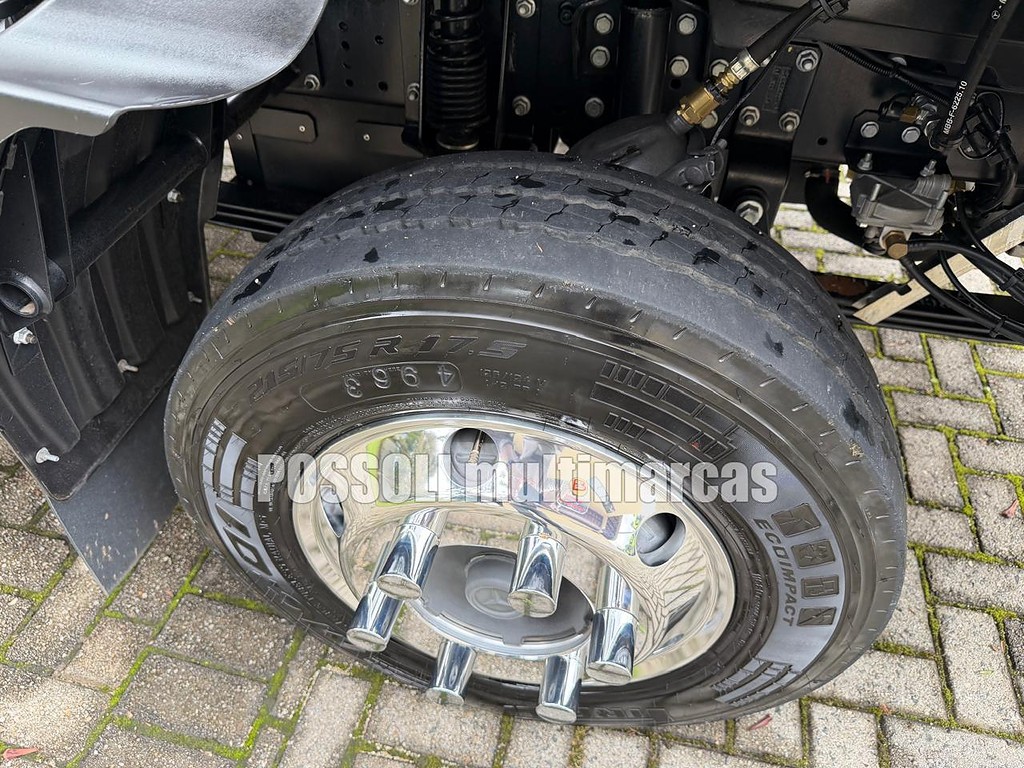Caminhão MERCEDES BENZ MB 1317 Baú Frigorífico ANO 2025 de Possoli Multimarcas no Paraná