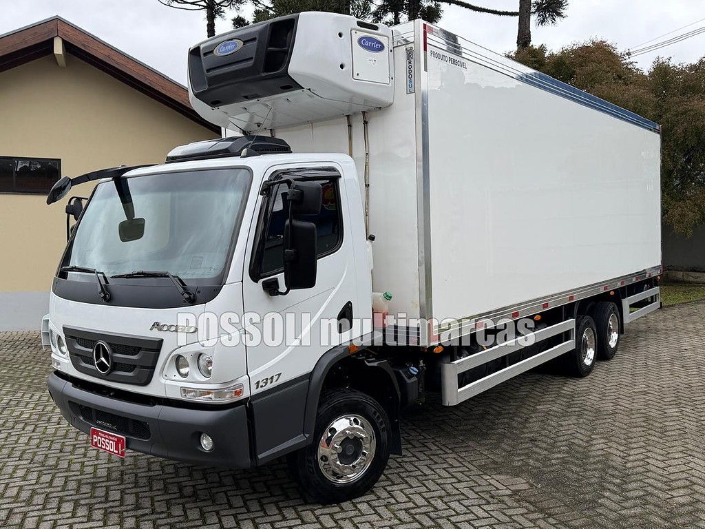 Caminhão MERCEDES BENZ MB 1317 Baú Frigorífico ANO 2025 de Possoli Multimarcas no Paraná