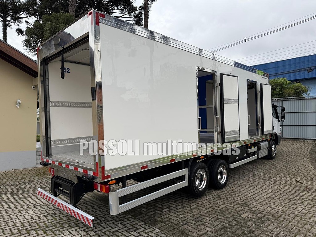 Caminhão MERCEDES BENZ MB 1317 Baú Frigorífico ANO 2025 de Possoli Multimarcas no Paraná