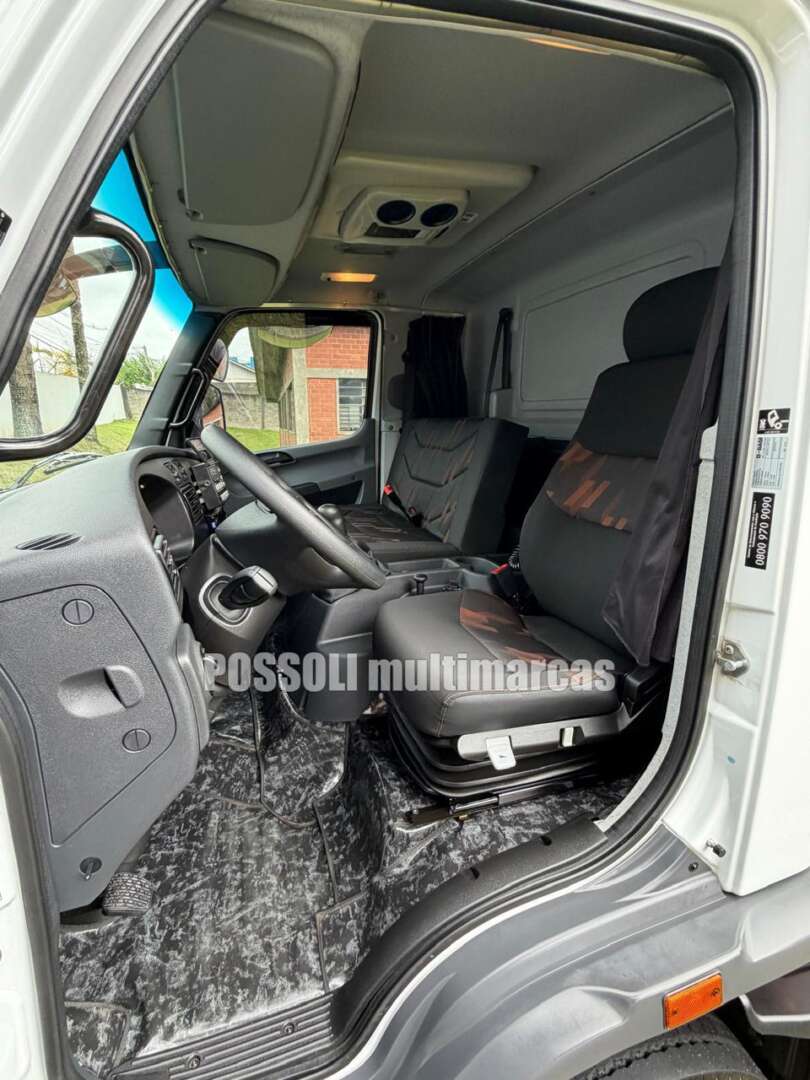 Caminhão MERCEDES BENZ MB 1317 Baú Frigorífico ANO 2025 de Possoli Multimarcas no Paraná