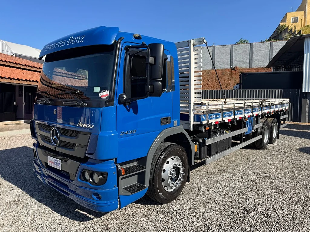 Caminhão MERCEDES BENZ MB 2430 Carroceria ANO 2022 de Siqueira Caminhões em São Paulo