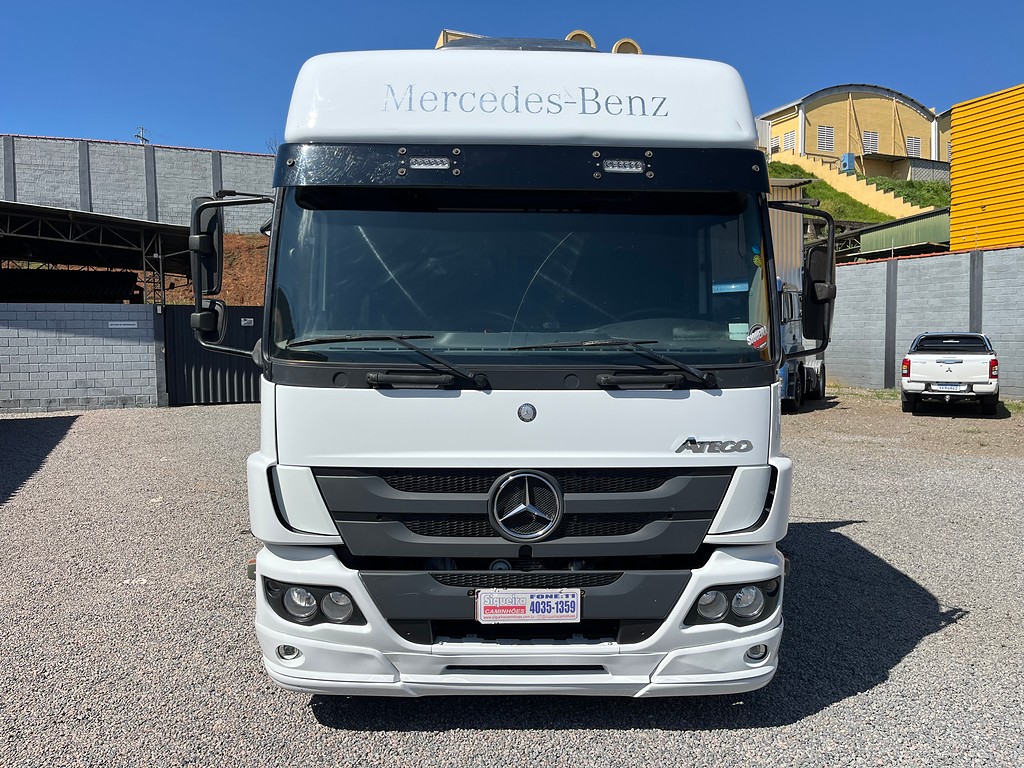 Caminhão MERCEDES BENZ MB 2430 Carroceria ANO 2021 de Siqueira Caminhões em São Paulo
