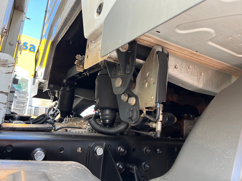 Caminhão MERCEDES BENZ MB 2430 Carroceria ANO 2021 de Siqueira Caminhões em São Paulo