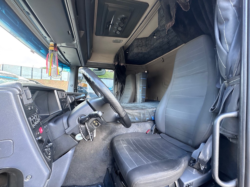 Caminhão SCANIA P310 Baú Furgão ANO 2016 de Siqueira Caminhões em São Paulo