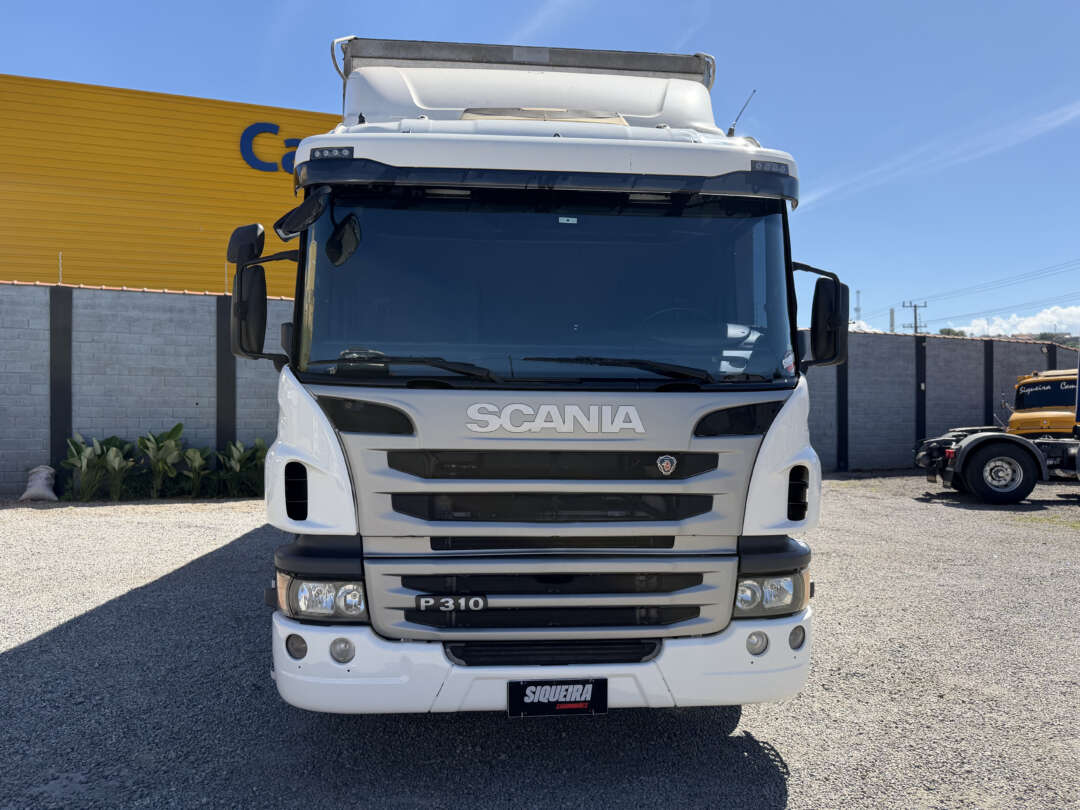 Caminhão SCANIA P310 Baú Furgão ANO 2016 de Siqueira Caminhões em São Paulo