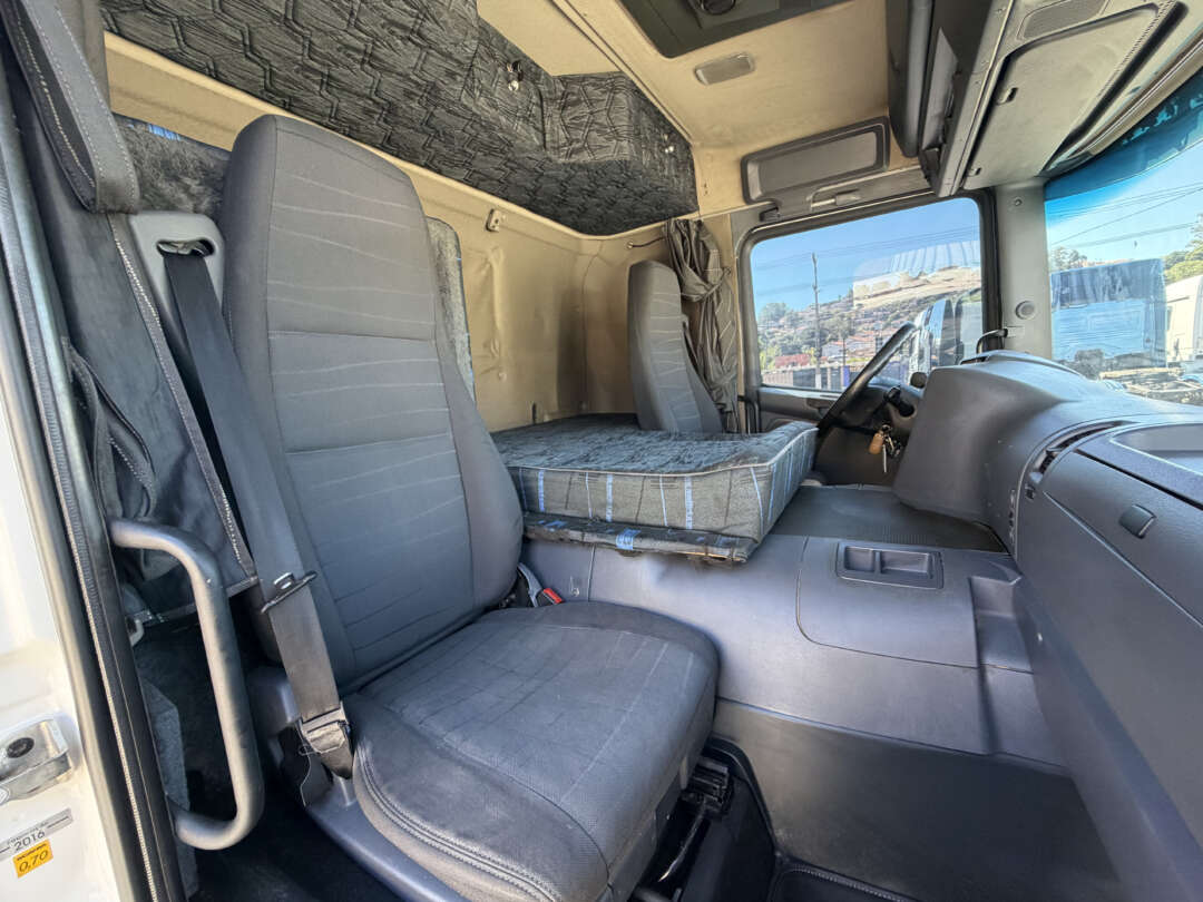 Caminhão SCANIA P310 Baú Furgão ANO 2016 de Siqueira Caminhões em São Paulo