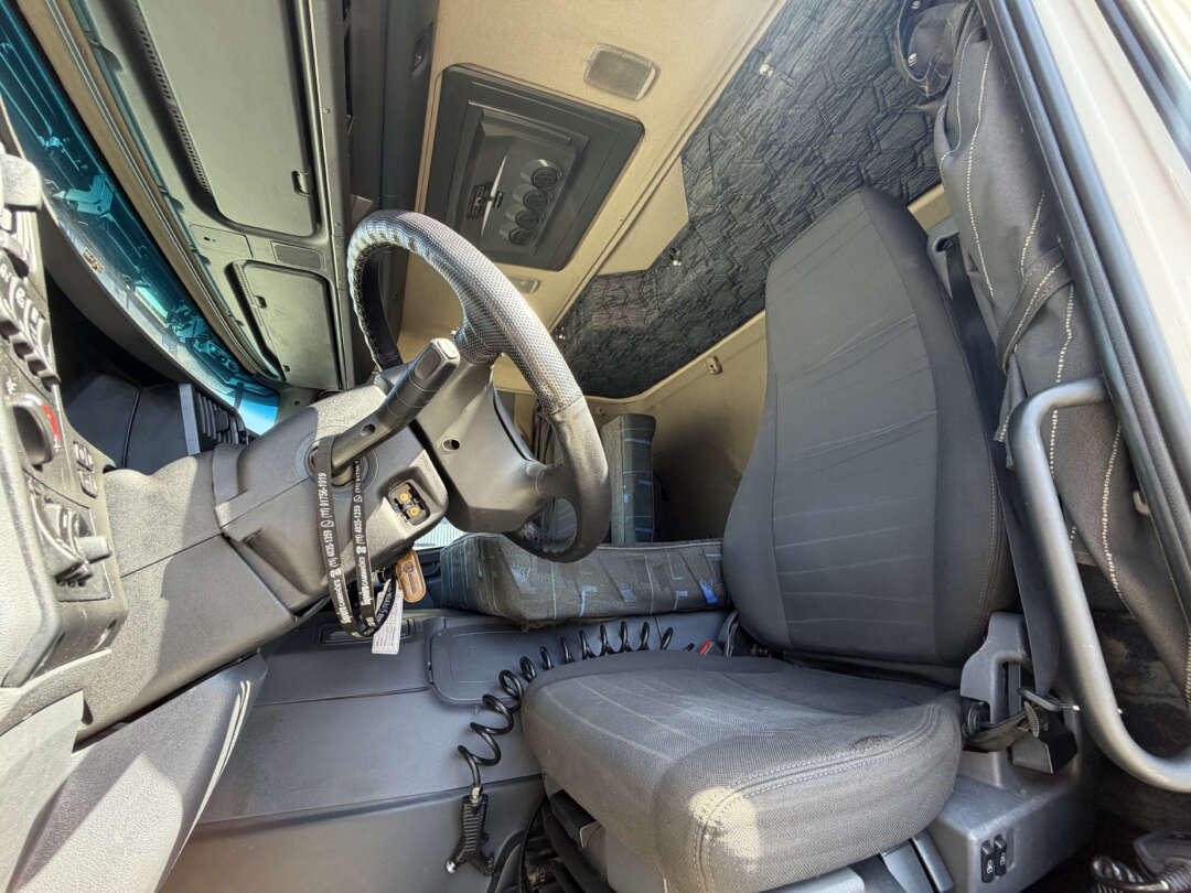 Caminhão SCANIA P310 Baú Furgão ANO 2016 de Siqueira Caminhões em São Paulo