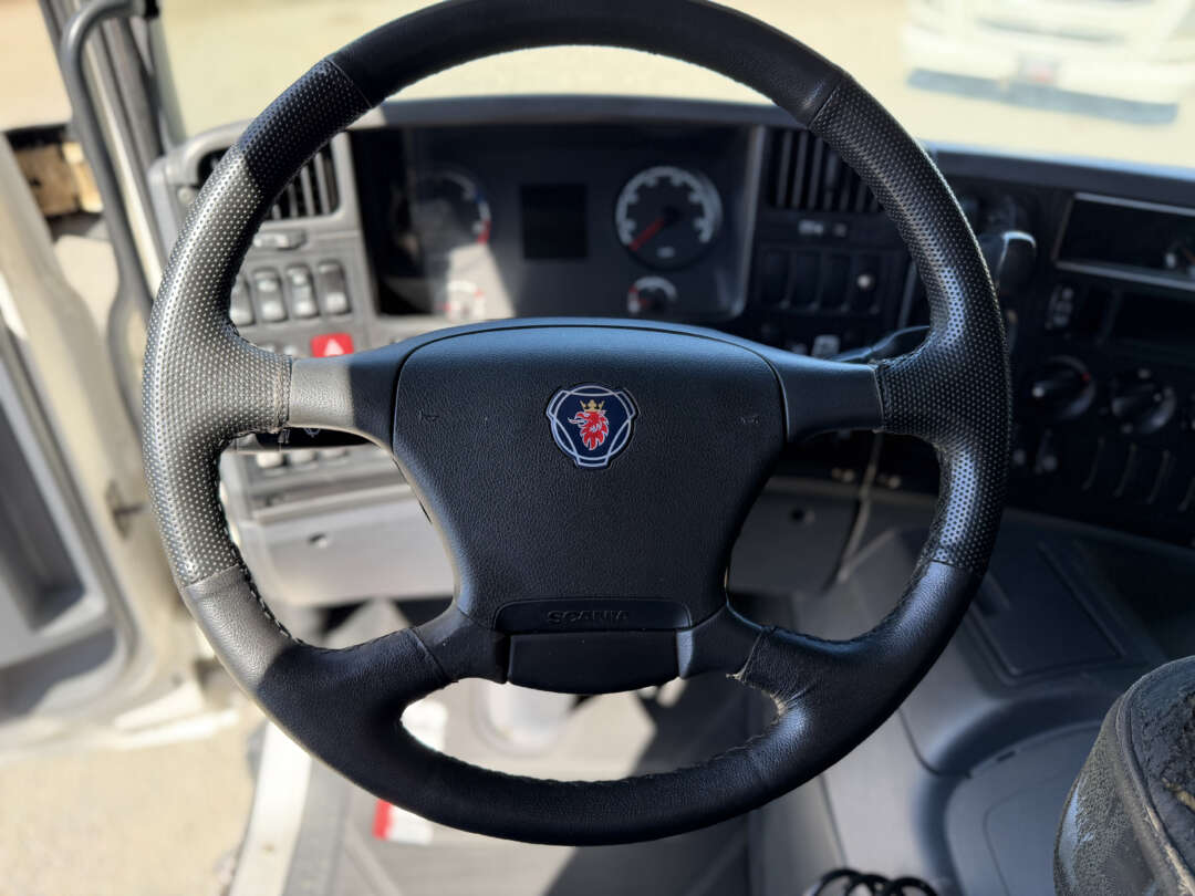 Caminhão SCANIA P310 Baú Furgão ANO 2016 de Siqueira Caminhões em São Paulo