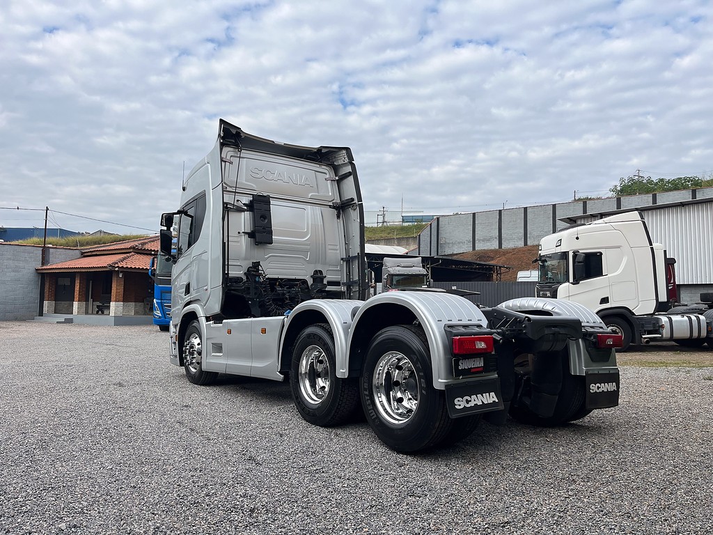 Caminhão SCANIA R-450 ANO 2023 de Siqueira Caminhões em São Paulo