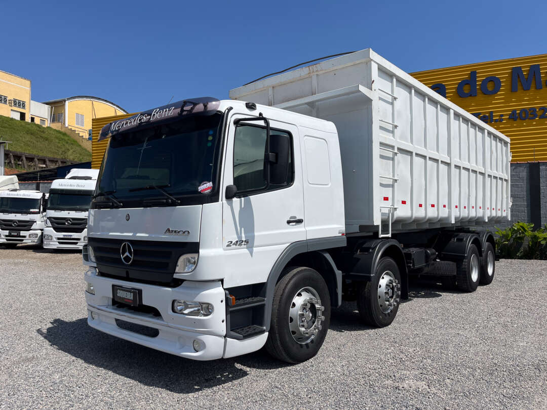 Caminhão MERCEDES BENZ MB 2425 Caçamba Basculante ANO 2009 de Siqueira Caminhões em São Paulo