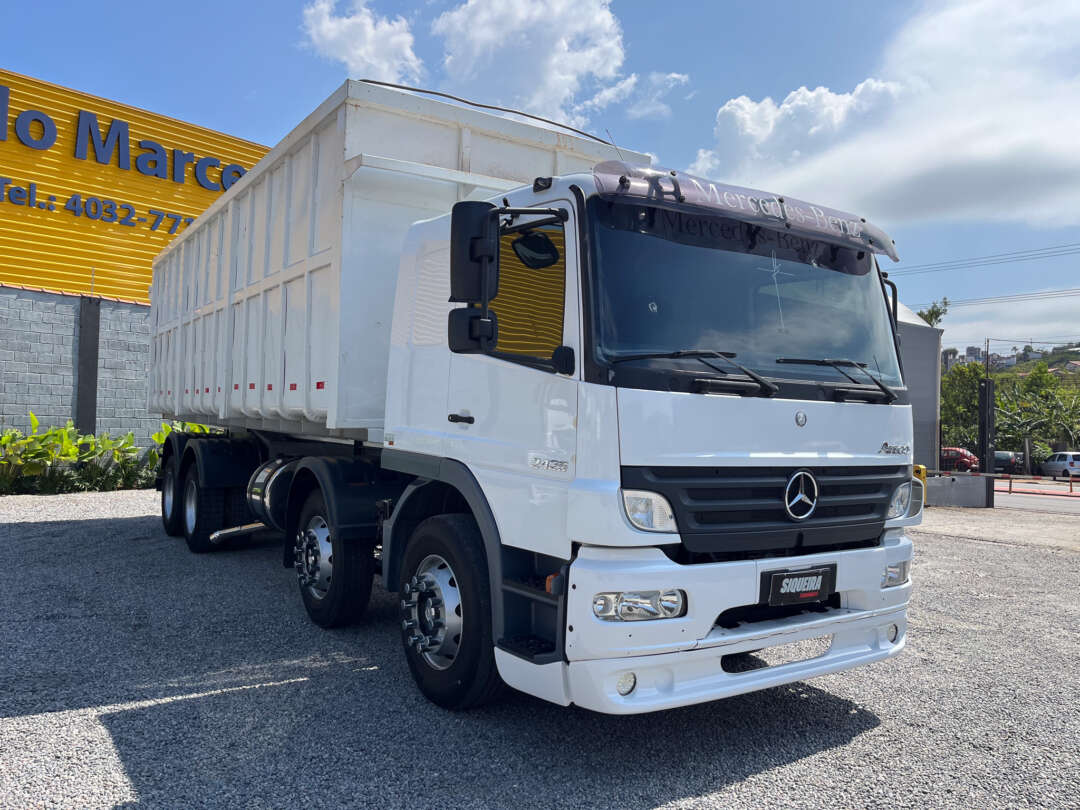 Caminhão MERCEDES BENZ MB 2425 Caçamba Basculante ANO 2009 de Siqueira Caminhões em São Paulo