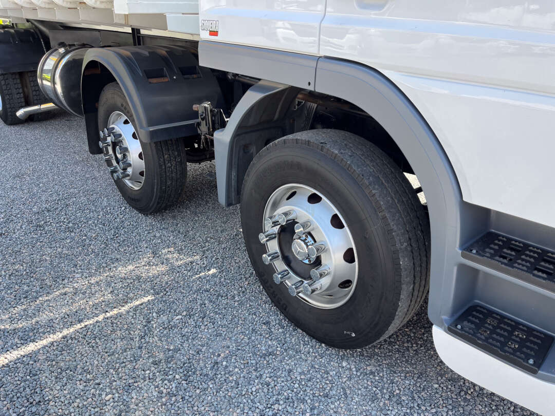 Caminhão MERCEDES BENZ MB 2425 Caçamba Basculante ANO 2009 de Siqueira Caminhões em São Paulo