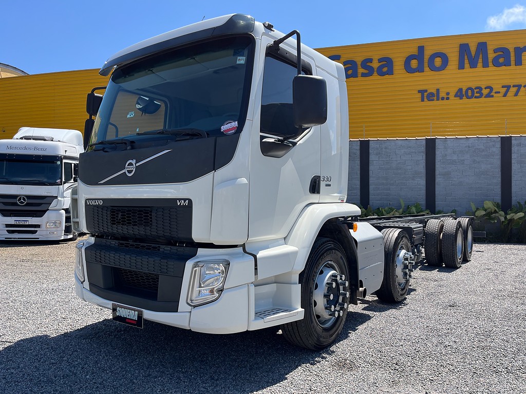 Caminhão VOLVO VM 330 Chassis ANO 2022 de Siqueira Caminhões em São Paulo