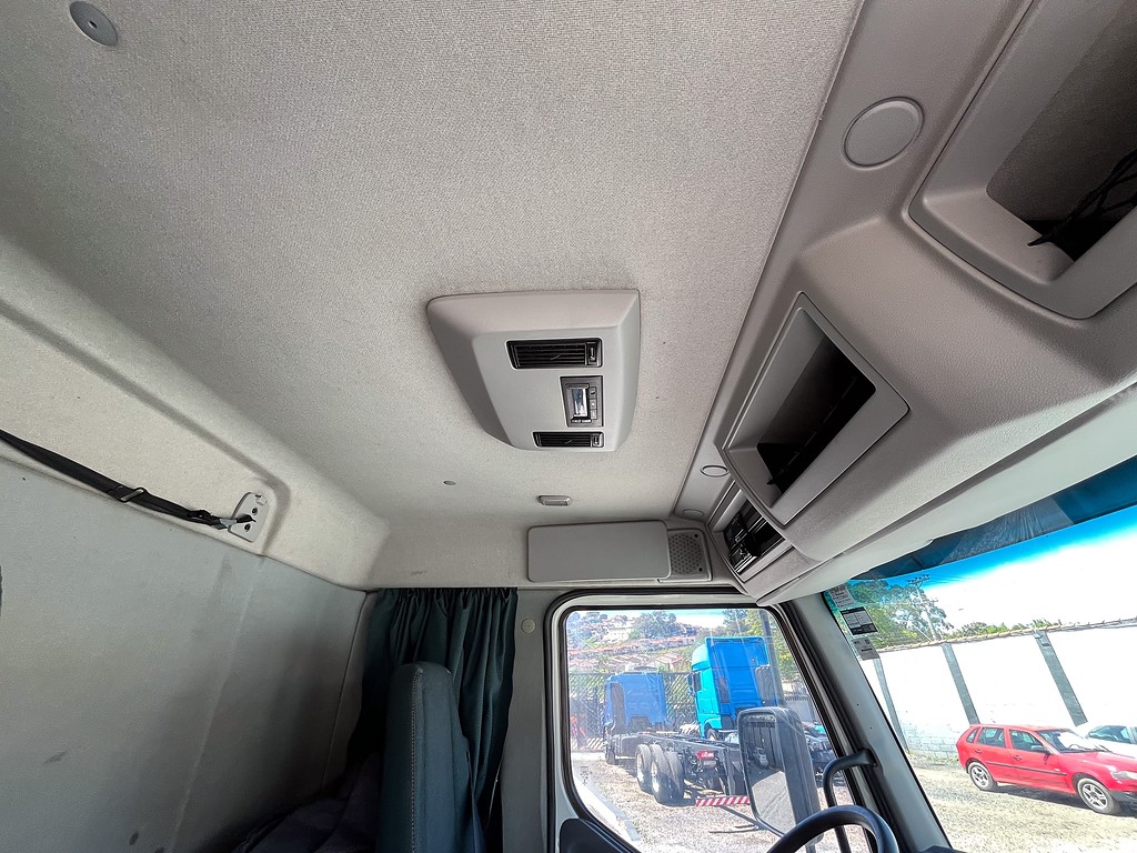Caminhão VOLVO VM 330 Chassis ANO 2022 de Siqueira Caminhões em São Paulo