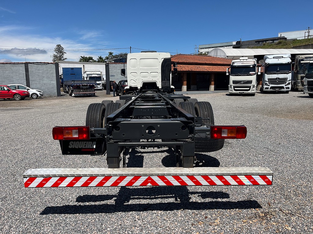Caminhão VOLVO VM 330 Chassis ANO 2022 de Siqueira Caminhões em São Paulo