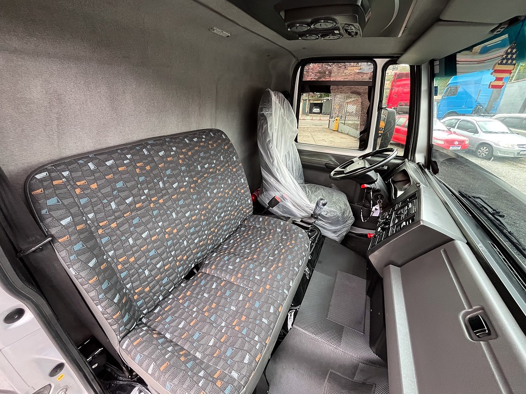 Caminhão FORD CARGO 816 Carga Seca ANO 2016 de Siqueira Caminhões em São Paulo